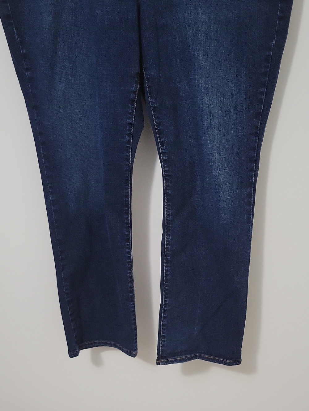 Levi's 414 Classic Straight Jeans, Size 22W - Picture 5 of 8